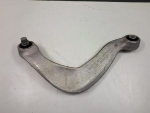 20600962 – 8K0505323H – Draagarm boven links-achter