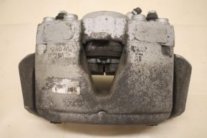 17801021 – 8K0615124B – Remklauw (Tang) rechts-voor