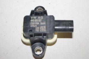 17803378 – 4H0955557 – Airbag Sensor