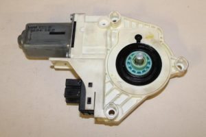 17788010 – 4L0959802B – Door window motor