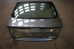 17827929 – 8T8827025X7R – Achterklep