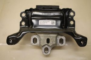 17798261 – 5Q0199555AD – Getriebe Halterung
