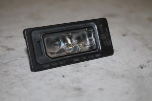 17822715 – 5NA943021 – Registration plate light