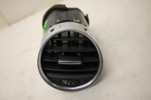 17796247 – 8H0820902D5PR – Luchtrooster Dashboard