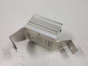 20475683 – 8Z0035223 – Radio versterker