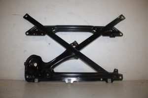 17811799 – 8K2399345E – Steun (diversen)