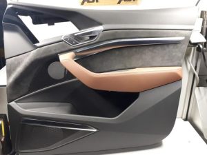 20096396 – 4KL867104AEWFA – Türverkleidung 4-türig rechts vorne