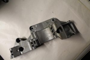 17787507 – 06A903143H – Dynamosteun boven