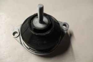 17787583 – 8A0199382B – Engine mount