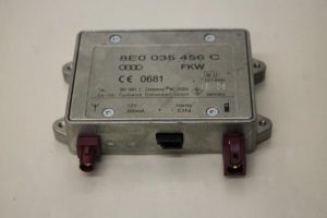 17796869 – 8E0035456C – Radio versterker