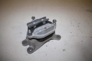 17823405 – 8K0399151CN – Getriebe Halterung