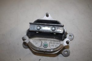 17805301 – 8K0399115T – Getriebe Halterung