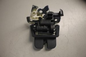 17810019 – 8K9827505 – Slotmechaniek Achterklep