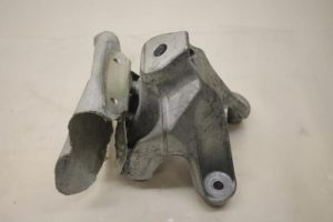 17800679 – 4G0199307AC – Motorsteun