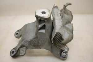 17795998 – 8K0199308BS – Motorsteun