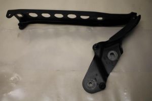 17797042 – 4H0823302D – Bonnet Hinge