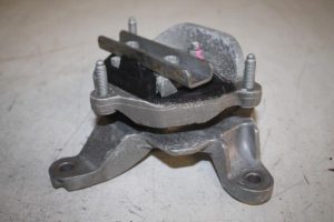 17808351 – 8K0399151 – Getriebe Halterung