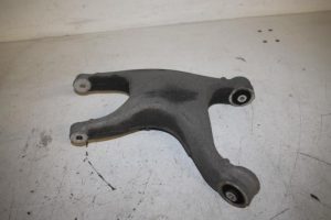 17813856 – 8R0505311F – Draagarm onder links-achter