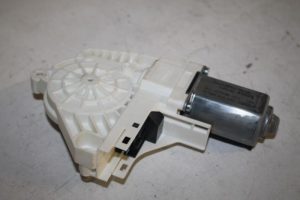 17804390 – 8K0959802A – Door window motor