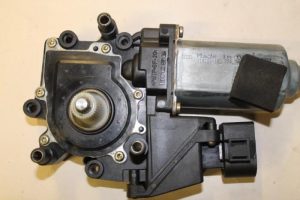 17787065 – 4D0959801F – Door window motor