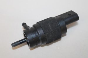 17791968 – 8K5955647 – Scheibensprüherpumpe vorne