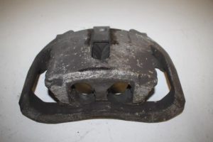 17817939 – 4E0615123 – Remklauw (Tang) links-voor