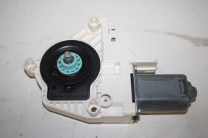 17817976 – 8K0959802B – Door window motor