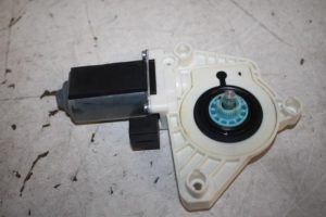 17824759 – 80A959812 – Door window motor