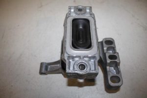 17818684 – 5N0199262G – Engine mount