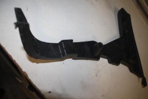 17807695 – 8R0807453 – Bumpersteun links-achter