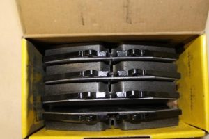 17787293 – 8A0698151E – Bremsklotz vorne