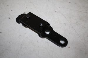 17822340 – 8T8813383B – Steun (diversen)