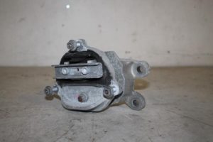 17823336 – 8K0399151CN – Getriebe Halterung