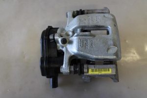 17793547 – 8K0615404E – Remklauw (Tang) rechts-achter