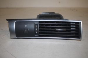 17803935 – 4F2820902DH77 – Luchtrooster Dashboard