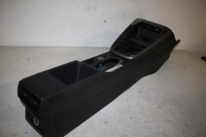 17822796 – 8Y18632414PK – Middenconsoles