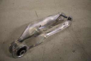 17822056 – 4M0505311J – Draagarm onder links-achter