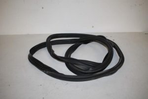 17803505 – 4G8827705B – Achterkleprubber