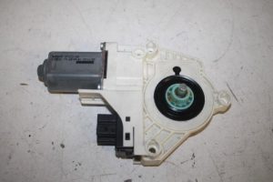 17805346 – 4L0959802B – Door window motor