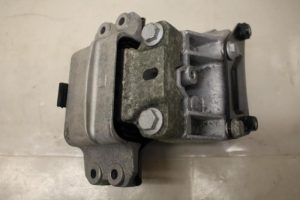 17796282 – 1K0199555L – Getriebe Halterung