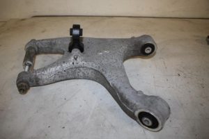 17831635 – 8R0505312F – Draagarm onder rechts-achter