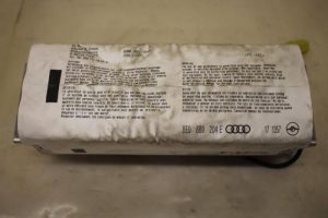 17798979 – 8E0880204E – Airbag rechts (Dashboard)