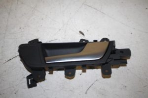 17813753 – 8K08390207PE – Türgriff 4-türig rechts hinten