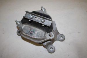 17825995 – 8K0399151CN – Getriebe Halterung