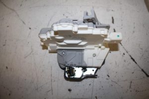 17815183 – 4F1837016A – Front door lock mechanism 4-door, right