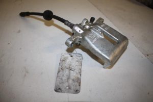 17818100 – 4F0615404H – Remklauw (Tang) rechts-achter