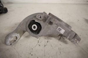 17823754 – 8K0505432AR – Fusee rechts-achter