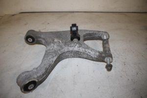 17831634 – 8R0505311F – Draagarm onder links-achter