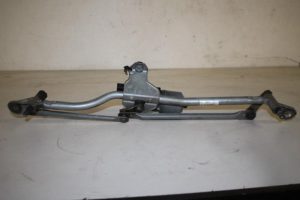 17825971 – 8H2955023B – Wiper motor + mechanism