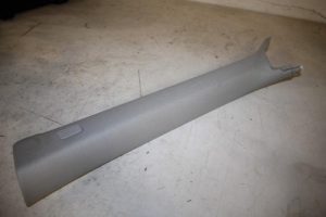 17822276 – 8T8867233TB9 – Säule links vorne